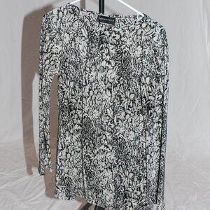 Peekaboo Front Ribbed Floral EUC Connected Apparel Womens XS White/silver